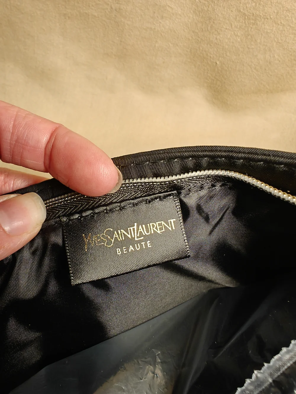 YSL Beaute Black Patent Clutch - Picture 5 of 6